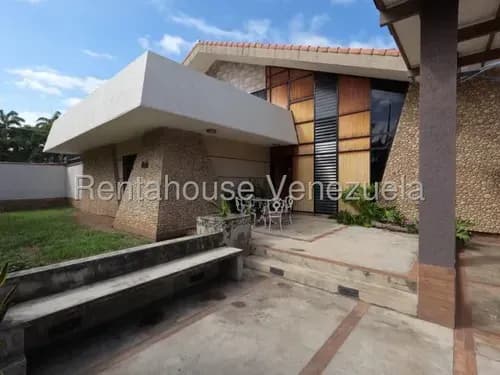 Daniela Linarez Vende Majestuosa Casa De 640 M2 Con Amplios Espacios, Cocina Moderna, 7 Habitaciones, 7 Baños, Oficina Privada, Piscina, Santa Elena, Barquisimeto