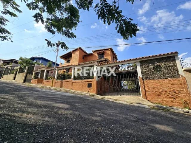 Casa en Venta en la Urb. Altamira la Entrada