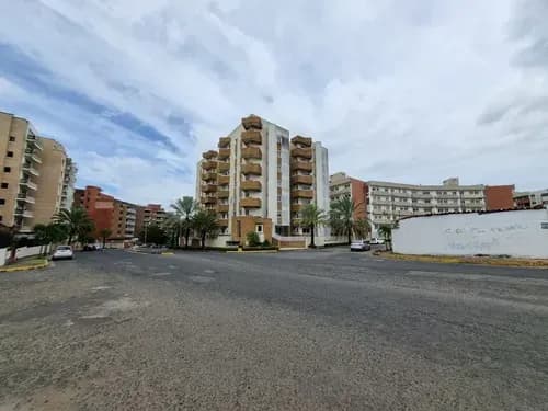 En Venta Amplio Apartamento Semiamoblado En El Conj. Resd. Suramerica En La Urb. Villa Granada En Puerto Ordaz