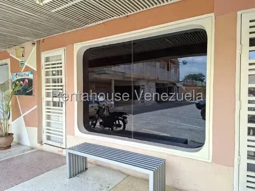 Raíza Suárez Alquila 2 6 1 8 3 5 2 Local Comercial Con Excelente Ubicación En Zona Comercial De Alto Tráfico Vehicular Y Peatonal En Centro Comercial De Cabudare