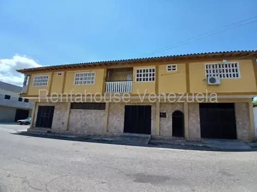 Maria Luisa Mendoza Vende Hermosa Casa En Chivacoa Amoblada Posee 4 Habitaciones 3 Baños En Optimas Condiciones. 2 5 1 5 4 0 2