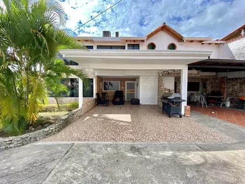 Xv, En Venta Casa De Lujo En Urb. Villa Mercedes (el Diamante De Tariba)