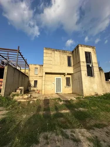 Amplio Y Funcional Town House En San Diego, Res. Pueblo Viejo