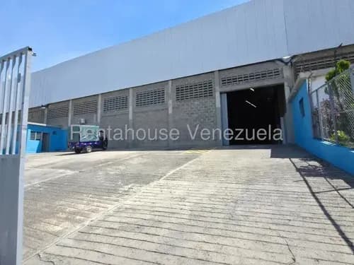 M&n Alquilan Galpon De 1.500m2; Ubicado En Zona Industrial 3 De Barquisimeto: 26-14815