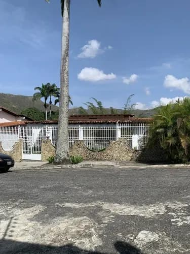 En Alquiler Casa En El Casraño En Calle Privada Con Areas Verdes Piscina Sala De Fiestas