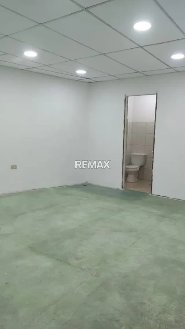 Local Comercial en Alquiler, Ubicado en Avenida 6 entre calles 24 y 25, Sector Las Acacias, Municipio Valera, Estado Trujillo