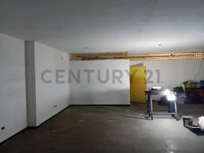 Oficina para alquiler en la esquina de san jacinto ,justo al lado de sudeban, piso 1, la oficina