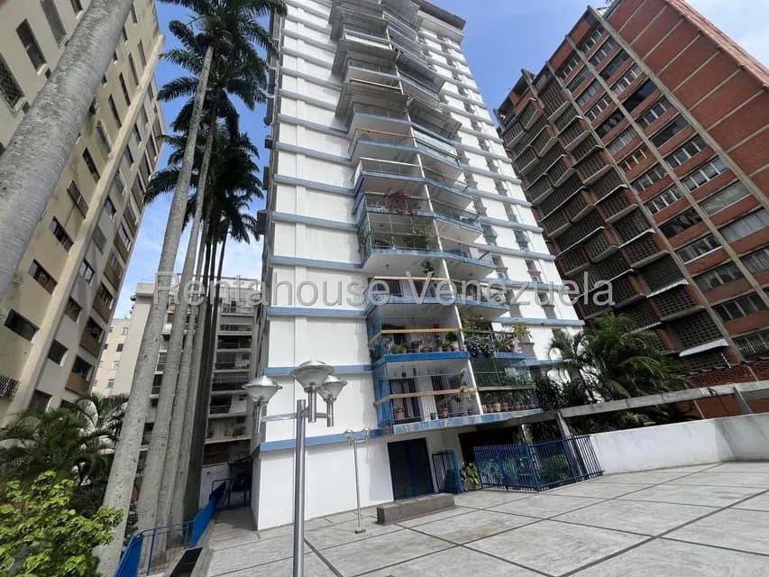 Apartamento (1 Nivel) en Alquiler en Los Palos Grandes, Distrito Metropolitano