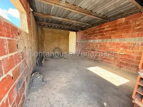 Marinel Saavedra Ofrece En Venta Muy Buen Edificio Comercial En Exclusiva Zona Del Este De Barquisimeto, Con Todos Los Servicios Basicos, Y 1220m2 De Construccion. Cod 26 20776.