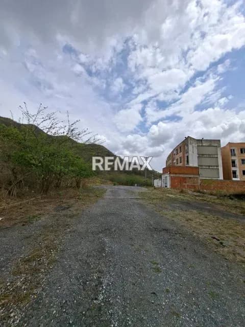 Parcela de esquina en venta en Jardín Mañongo