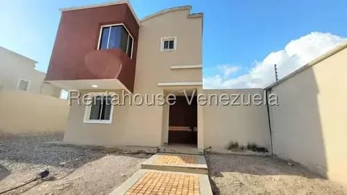 En Alquiler Amplia Casa De Dos Niveles Semi Amoblada Al Este De Barquisimeto, Andreymar Canelón, Cód. 26-12705, Amplias Habitaciones, Baños Modernos,