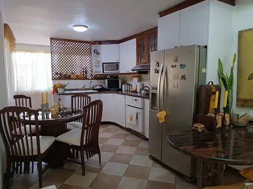 Linda Y Amplia Casa En Conj. Res. La Abadia!!