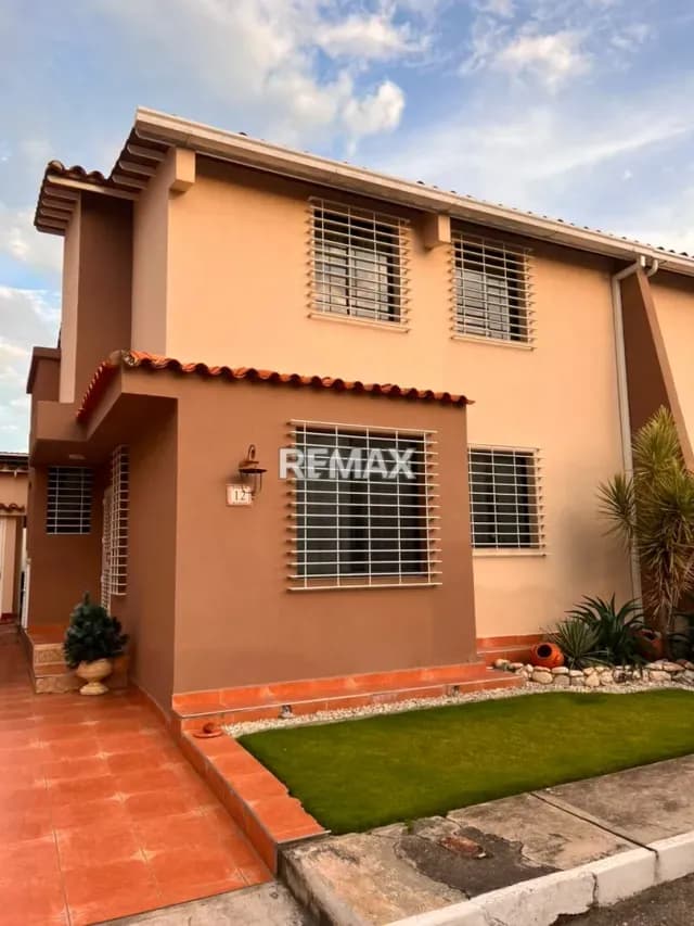 Casa en Venta Urb Caña Dorada