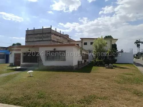 De 767mts2 Casa En Venta En La Coromoto 2 Casas En Una Maracay 24-25528 Holder