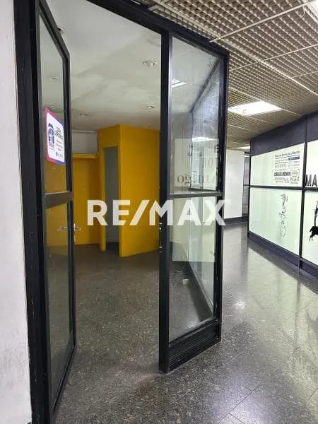 ALQUILER DE LOCAL COMERCIAL C.C. MACARACUAY PLAZA (C2 9A)