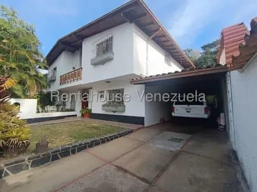 Agp Casa En Venta En Macaracuay, En Calle Cerrada, Amplio Jardín Para Disfrutar En Familia 26-9451