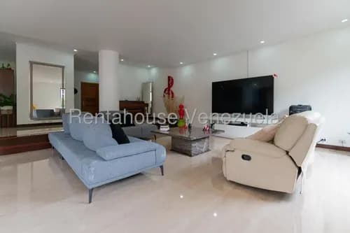 Ng 26-21574 Exclusivo Apartamento En Los Palos Grandes. Edificio De Baja Densidad Muy Bien Mantenido, El Conjunto Residencial Ofrece Pozo De Agua, Estricta Vigilancia Privada Y Hermosas Áreas Sociales