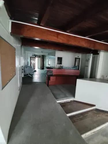 Marina Vende Casa Con Estrategico Punto Comercial En Urb. Guaparo, Con Estructura Ideal Para Centro Clinico Y De Rehabilitacion. Plc-1042 (sólo Clientes)