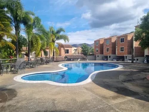 Townhouse En Alquiler Guataparo Valencia Con Planta 100 Y Pozo Gmendez Inzitu
