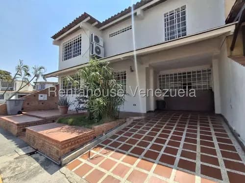 Diana Blanco Vende Hermosa Casa Al Este De Barquisimeto, Espectacular Terraza, Acabados De Alta Gama, Cocina Concepto Abierto.