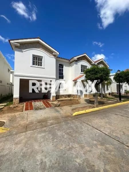 Townhouse en alquiler Villa Antares