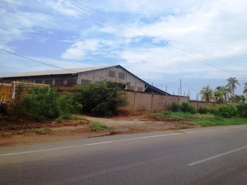 Comercial (Galpon - Deposito) en Alquiler en Via Principal, Zulia