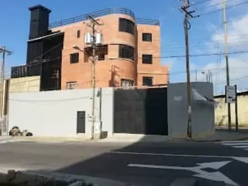 Se Vende Edificio Nuevo En La Urbanización Montecristo Municipio Sucre Del Estado Miranda.