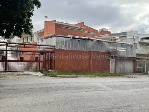 Casa En Venta El Marques 26-11038 Mc