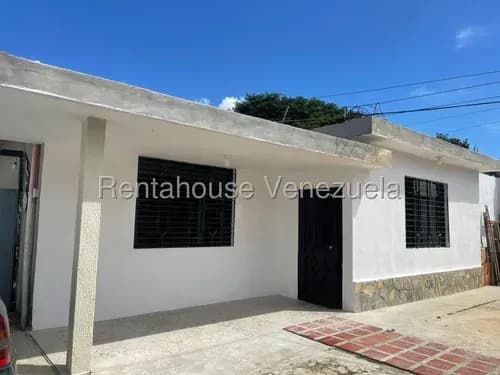 En Venta Amplia Casa, Para Remodelar, Ubicada A Pocos Metros De La Av Universidad, Ideal Para Familia Numerosa O Para Residencia O Anexos. Cerca Del Luxor, Inm 26-7393