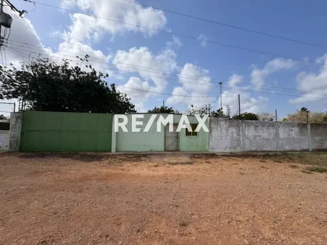 Casa con galpón en venta multiusos ubicada en la Via a Santa Ana