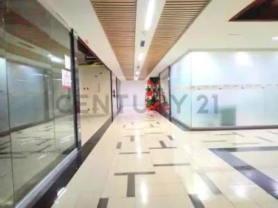 Local comercial en venta en Catia La Mar, C.C. Planeta Sotavento (YB)