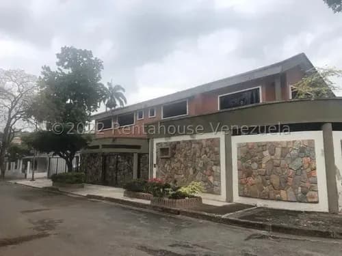 Rosa Espinoza Vende Casa Ubicada En Valencia, Trigal Sur, Independencia Y Confort En Tres Niveles Con Equipamiento De Lujo. 22-25149 May7