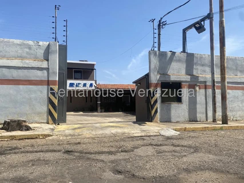 Comercial (Industrial) en Venta en Zona Industrial Sur, Zulia