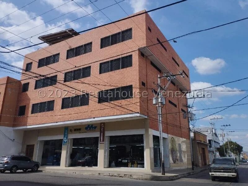 Comercial (Edificio) en Venta en Centro, Lara