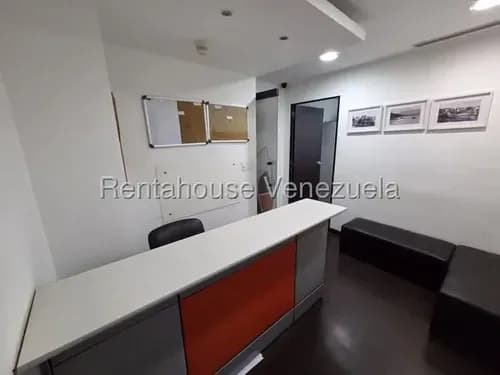 Oficina En Venta Los Dos Caminos, Calle El Carmen