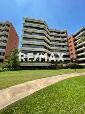 Se Alquila amplio y lujoso apartamento en el C R Las Canoas, Av. Americo Vespucio, Lecheria