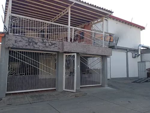 Venta Casa Comercial Con Restaurante En Urb. Villas Del Centro, San Joaquín