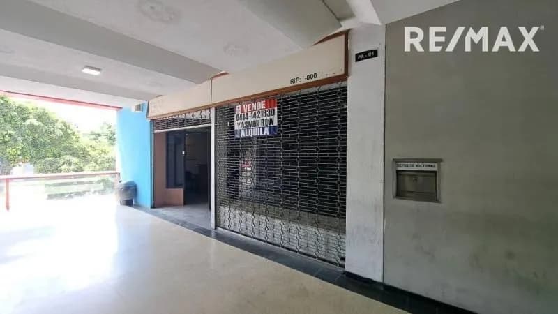 LOCAL EN EL CENTRO COMERCIAL GUAPARO EN VENTA