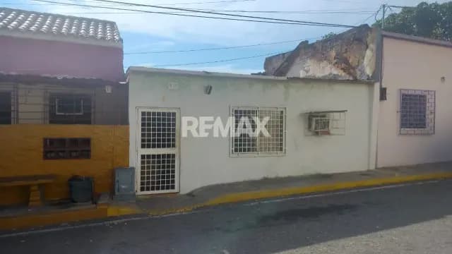 Casa frente al museo Urdaneta