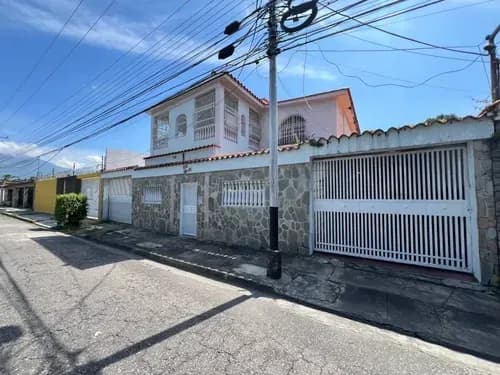 Casa Quinta Con Piscina Urbanización Andrés Bello