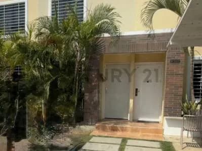 Se alquila Townhouse