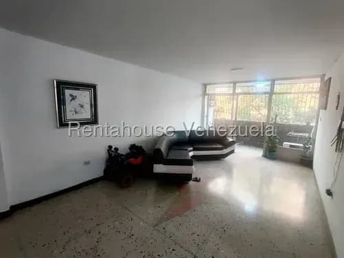 Marinel Saavedra Ofrece En Venta Este Espectacular Apartamento Al Este De Barquisimeto Con 4 Habitaciones 2 Baños Con Todos Los Servicios Basicos Contactame Cod 26 13728.