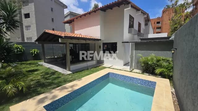 Casa en venta - $450k