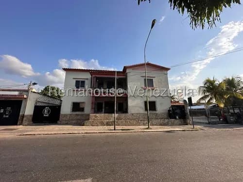 Maritza Lucena Vende Excelente Hotel En Centro De Barquisimeto, Totalmente Operativo, Cómodas Habitaciones Con Su Baño, Calentador De Agua, Aire Acondicionado, Cód. 26-13154