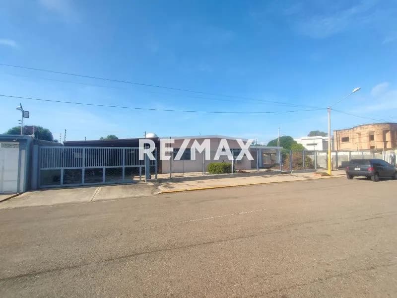CASA EN VENTA EN CANTA CLARO, CALLE CERRADA