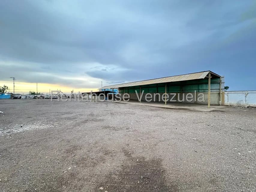 Comercial (Galpon - Deposito) en Alquiler en Centro, Falcon