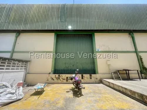 Karen García Vende Espectacular Galpón En Complejo Industrial En Zona 3 De Barquisimeto, Diseñado Para El Alto Trafico Y La Máxima Eficiencia.