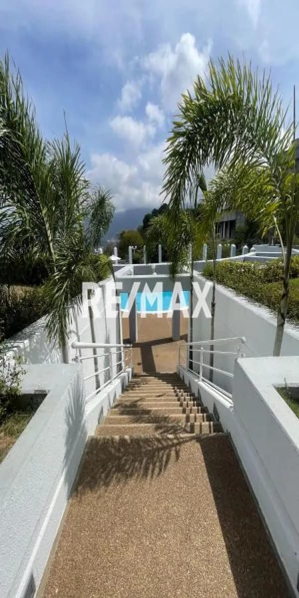 APARTAMENTO EN VENTA - URB. LOMAS DE SAN ROMAN