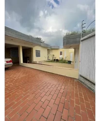 Vendo Casa En Calle Cerrada 640m2 La Lagunita 3955