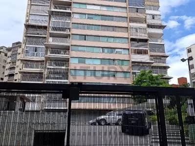 EN VENTA EXCELENTE APARTAMENTO EN LA URB. LAS PALMAS